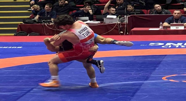 Büyükler Avrupa Güreş Şampiyonası’nda 82 kilogramda mücadele eden Alperen Berber, yarı finalde Bulgar sporcu Aik Mnatsakanian’ı 5-1 yenerek finale yükseldi.