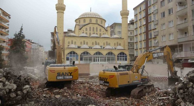 Diyarbakır’da yarım asırlık kütüphanenin yıkımı yapıldı