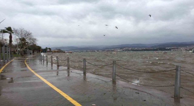 İzmit Körfezi’nde fırtına