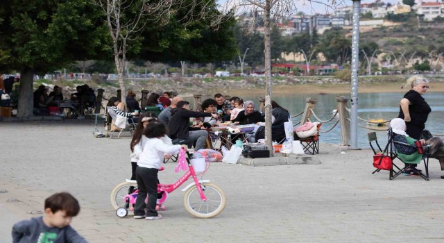 Kışın bahar havası yaşayan Adanalılar pikniğe akın etti