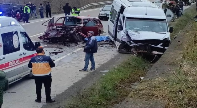 Ordu’da otomobil ile minibüs çarpıştı: 2 ölü, 1 yaralı