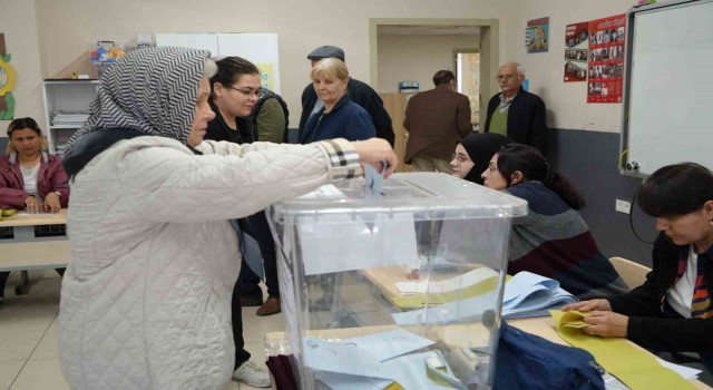 Balıkesir’de ilk oylar sandığa atıldı