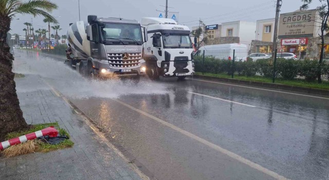 Bodrum’da fırtına ve sağanak etkili oldu