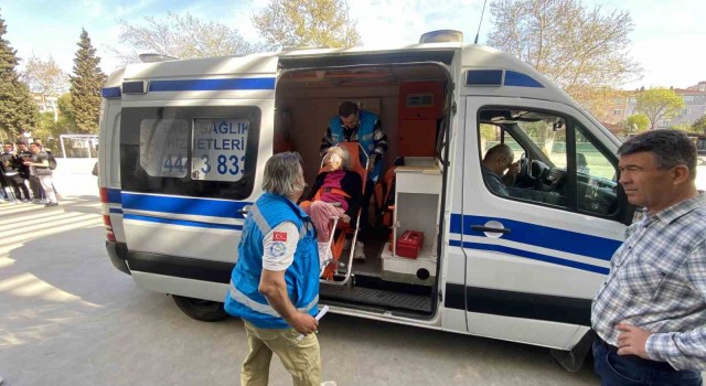 Çanakkale’de beyin kanaması geçiren hasta taşıma sedyeyle gelerek oy kullandı