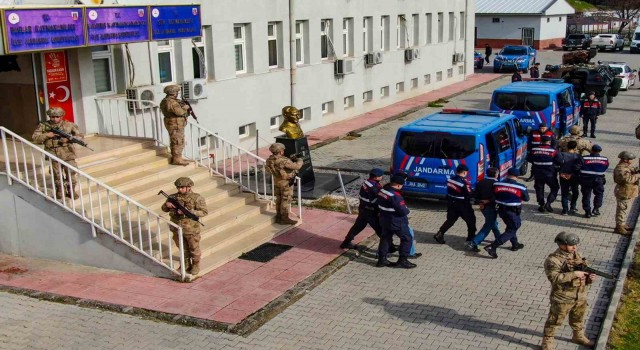 Diyarbakır’da terör örgütü DEAŞ’a operasyon: 3 gözlatı