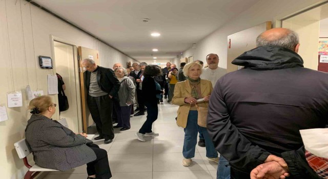 En çok seçmenin kayıtlı olduğu okulda, oy verme yoğunluğu havadan görüntülendi