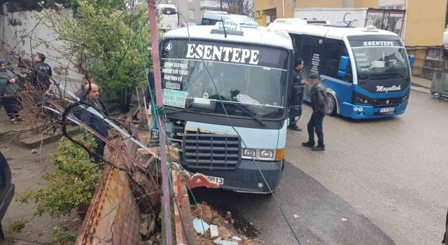 Karabük'te Yolcu dolu minibüs bahçe duvarına çarptı: 5 yaralı