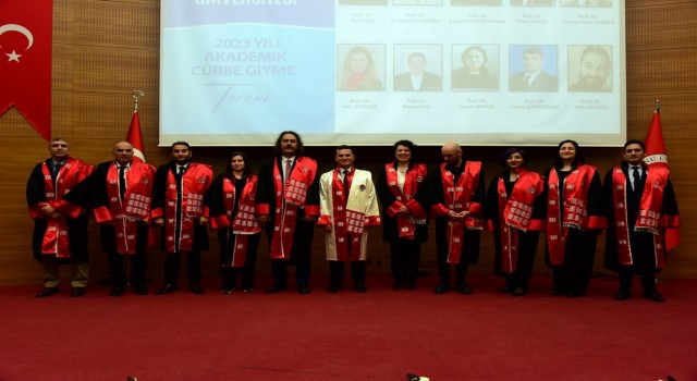 Kastamonu Üniversitesi’nde akademisyenler cübbelerini giydi