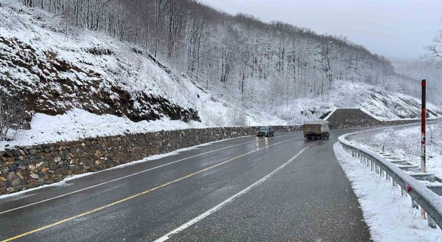 Kırklareli’nin yüksek kesimlerinde kar etkili oldu