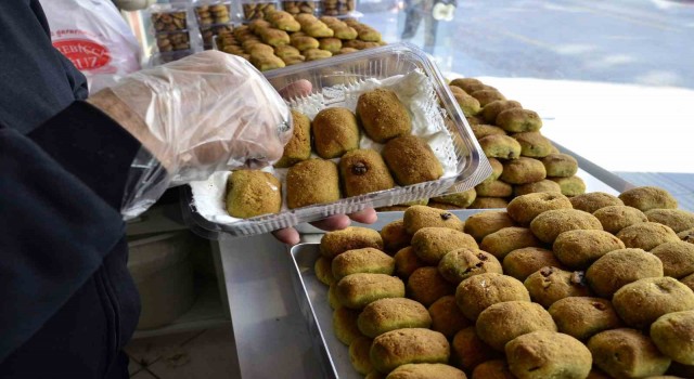 Ramazan sofralarının vazgeçilmez tatlısı: ”Kerebiç”