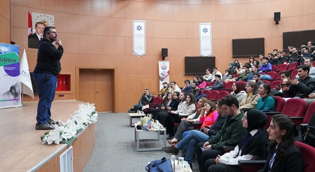 Teknoloji lideri ETÜ’lü öğrencilerle bir araya geldi