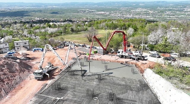 Kocaeli Büyükşehir Belediyesinin teleferik otoparkı için ilk temel betonu atıldı