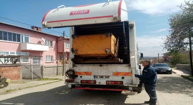 Pazaryeri’nde çöp konteynerleri yıkandı