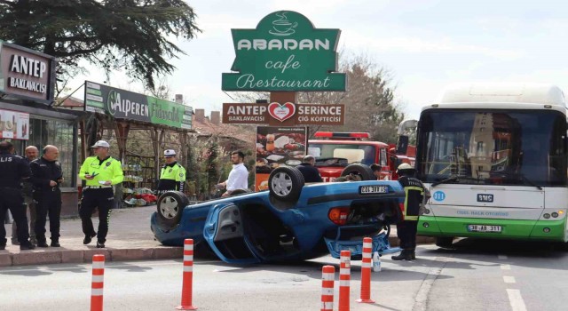 Ters dönen otomobilden burunları bile kanamadan çıktılar