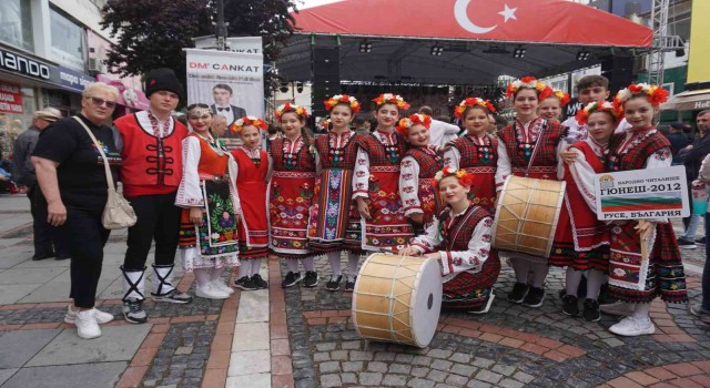 Balkanlardan gelen öğrenciler Gençlik Şöleni’nde sahne aldı