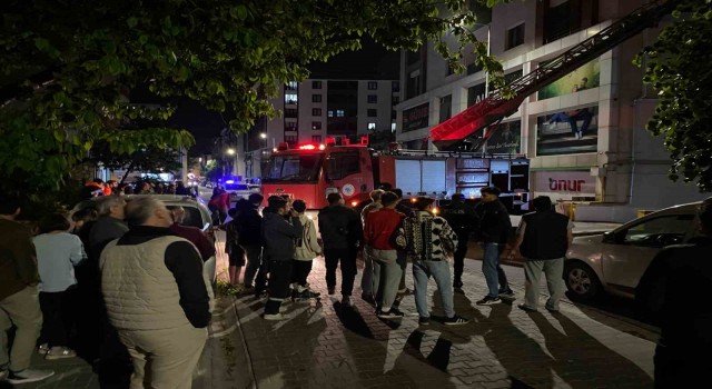 Çorlu’da ev yangını: Mahsur kalan vatandaşlar itfaiye ekiplerince tahliye edildi