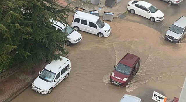 Elazığ’da dolu ve sağanak hayatı felç etti