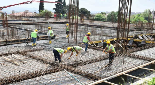 Esenyurt Belediye Başkanı Özer yarım kalan projeleri tamamlıyor