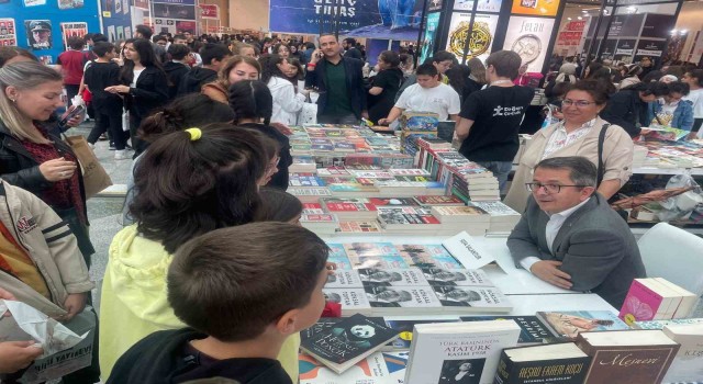 Gazeteci Salantur 20. Ankara Kitap Fuarı’nda okurlarıyla buluştu