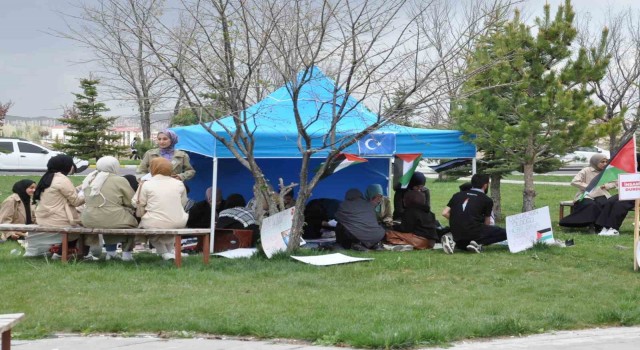 Kars’ta üniversite öğrencileri İsrail zulmüne karşı eylem başlattı