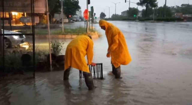 Osmancık’ta fırtına, sağanak ve dolu etkili oldu