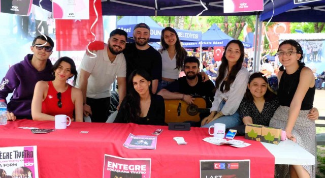 Uluslararası Odunpazarı 3D Gençlik Festivali’nde tiyatro ekipleri stant açtı vatandaşları bilgilendirdi