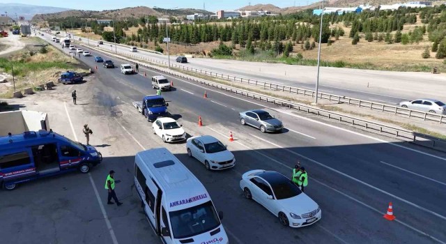 43 ilin geçiş güzergahında trafik akıcı, denetimler sıkı