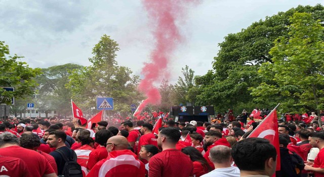 Dortmund sokakları kırmızı-beyaz