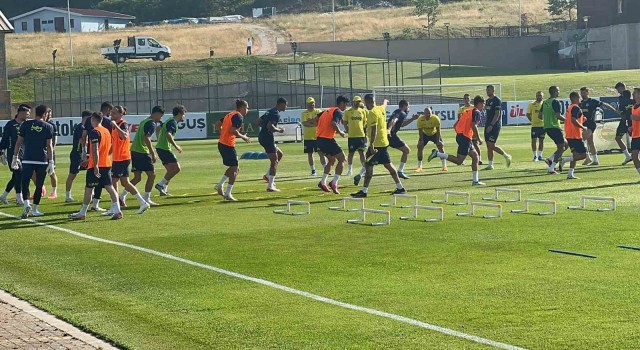 Fenerbahçe sezonu Topuk Yaylası’nda açtı