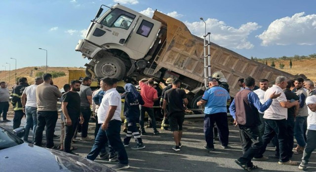 Gaziantep’te tır ve kamyon çarpıştı