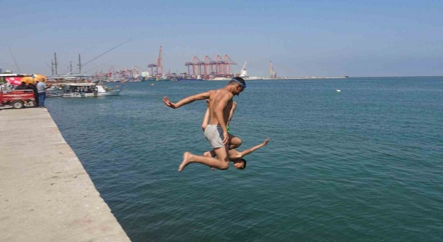 Mersin’de nem oranı yüzde 75’lere ulaşırken, hissedilen hava sıcaklığı 35 dereceyi aştı