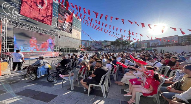 Milli maç coşkusu Gaziosmanpaşa’da da yaşandı