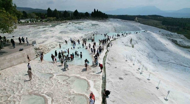 Pamukkale bayramda akına uğradı