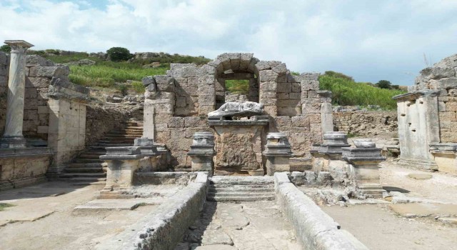 Perge’deki Kestros Çeşmesi 1800 yıl aradan sonra suyla buluşacak