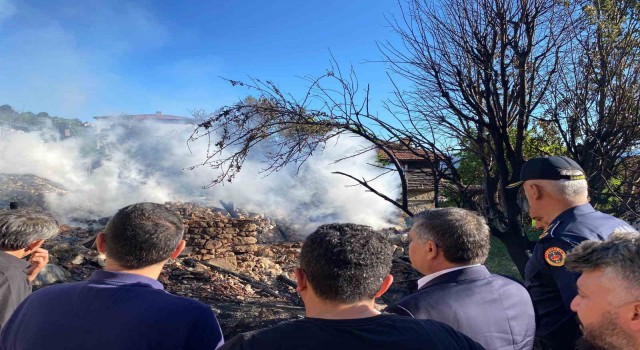 Sinop’ta çıkan yangında 5 ev küle döndü