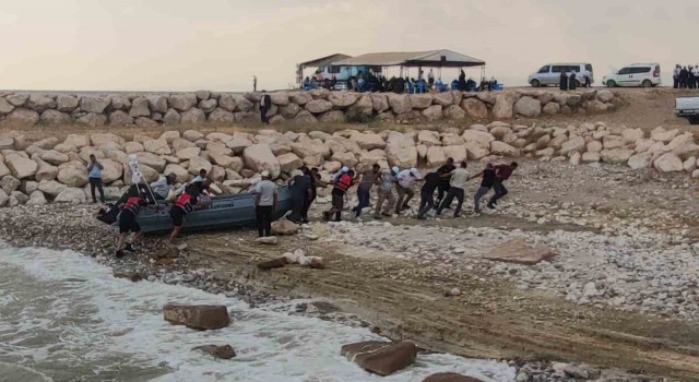 Van Gölü’nde kaybolan genci arama çalışmalarına olumsuz hava şartları nedeniyle ara verildi