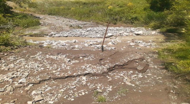 30 yıl sonra köyüne dönerek ekim yaptı, ektiklerini dolu ve sağanak vurdu