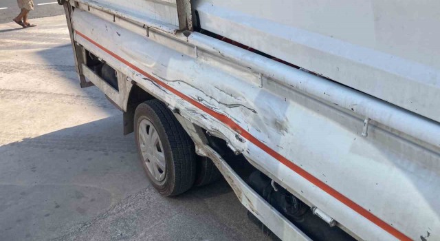 Mersin'de motosiklet kamyonete çarptı, fırlayan yolcuyu başka araç ezdi: 2 yaralı