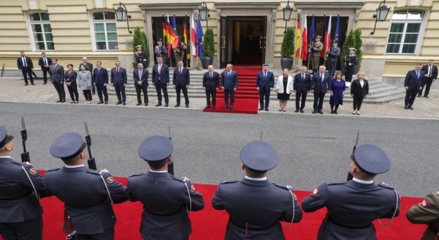 Scholz: “Alman işgalinin milyonlarca kurbanına karşı sorumluluğumuzun bilincindeyiz”