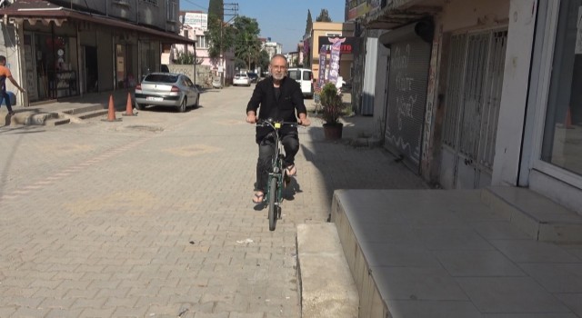 Hatay'lı saat tamircisi 50 yıllık bisiklet rutinini bozmadı