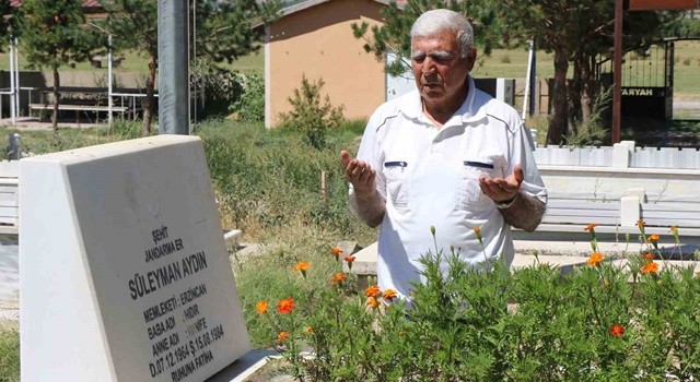 Teröre verilen ilk şehit kabri başında anıldı