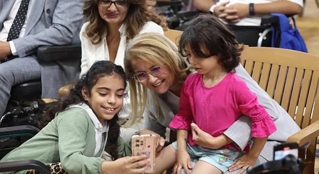 Bakırköy Belediye Başkanı Doç.Dr. Ayşegül Ovalıoğlu’ndan yeni eğitim ve öğretim dönemi için kutlama.