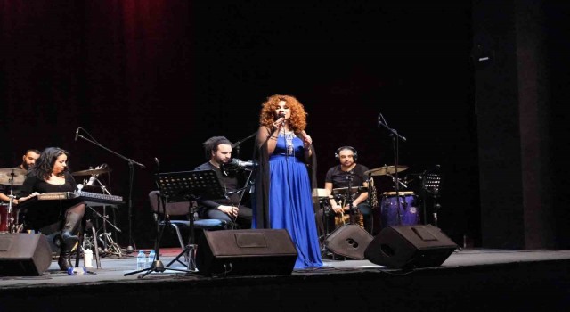 ”Dünya sesleri Bursa’da” konserleri Lena Chamamyan ile başladı