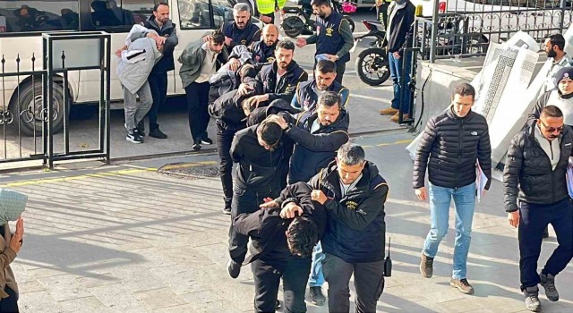 Polis kılığına giren çete 25 milyon TL dolandırıcılık yaptı, 8 kişi tutuklandı