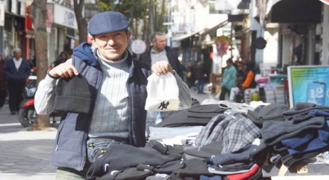 Tavşanlı’da kışlık giysiler tezgahlarda yerini almaya başladı