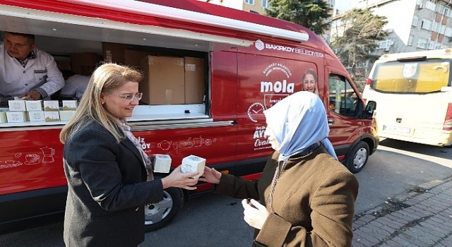 Bakırköy Belediye Başkanı Ovalıoğlu’ndan Kandil Simidi İkramı