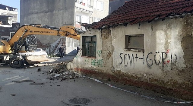 Bursa Osmangazi’de metruk bina temizliği