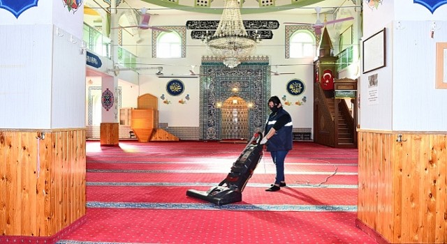 Çiğli’de İbadethanelere Ramazan Temizliği