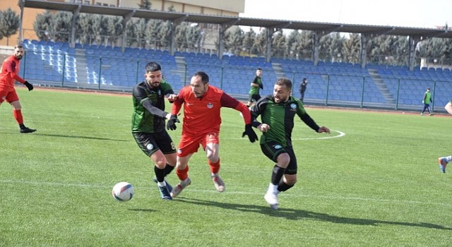 Kahramankazan Belediyespor evinde karşılaştığı Kavaklıderespor’u 3-0’lık skorla mağlup etti.