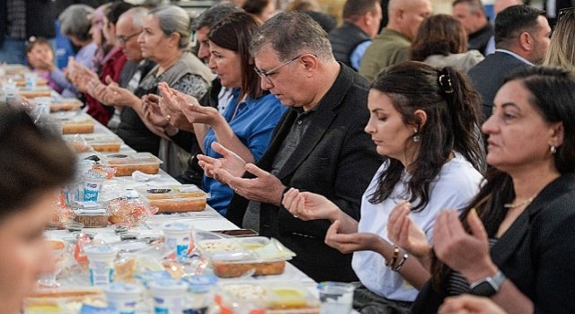 Birlik ve dayanışma sofrası Foça’da kuruldu